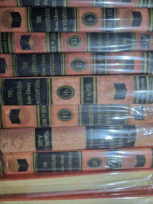 Enciclopédias e livros em inglês e francês