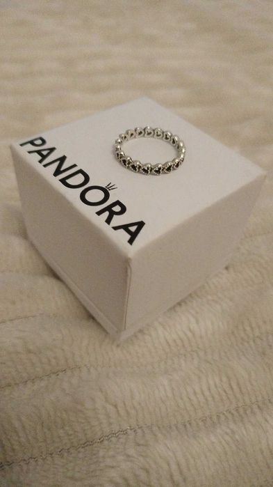 anel pandora Corações