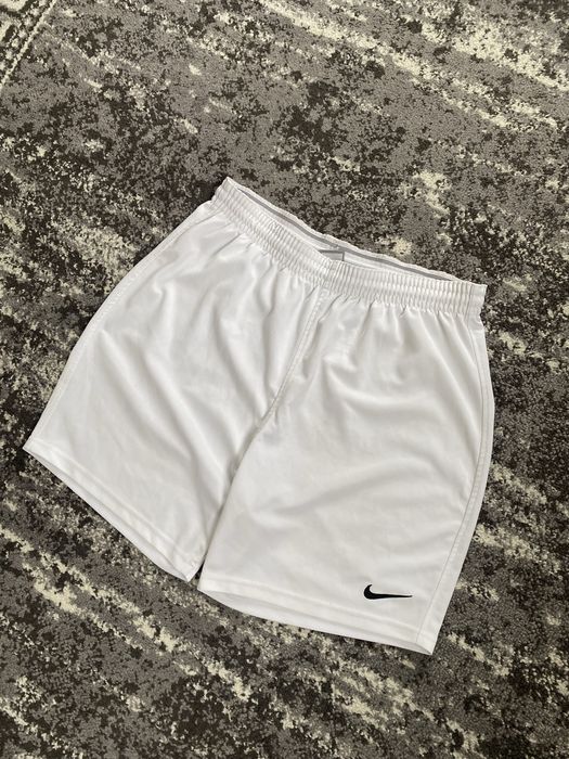 Шорти Nike білого кольору М-Л розмір dri fit спортивні