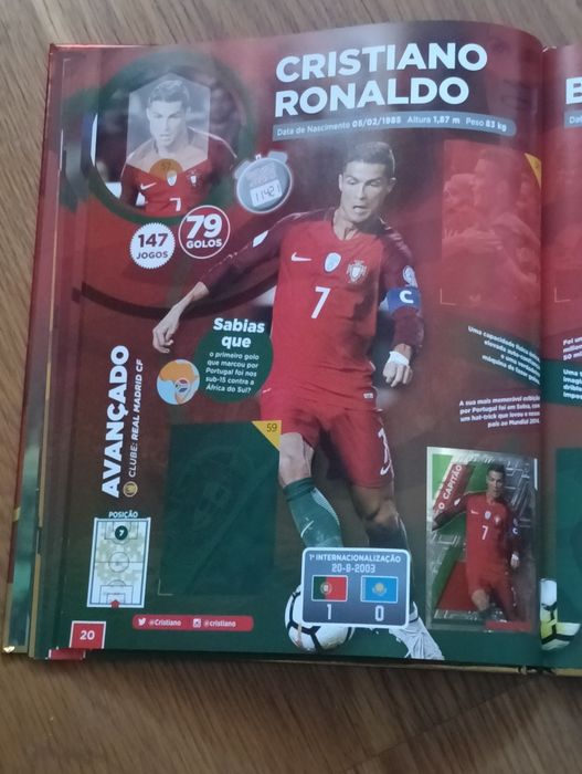 Caderneta Fome de Vencer e lote de cromos
