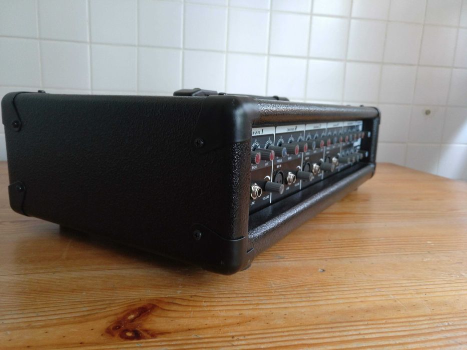 Amplificador de microfones 4 canais Fame PM400 Powermix