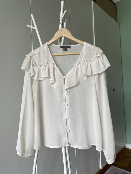 Biała koszula damska z dużym kołnierzem rozmiar M modna bluzka falbany