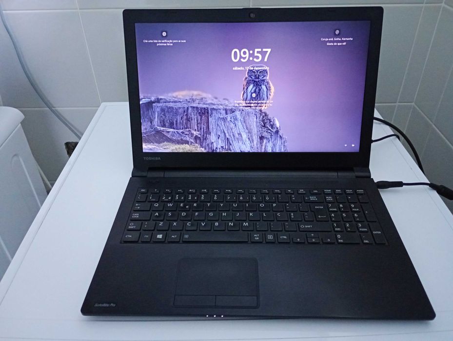 Vende-se computador Toshiba R 50 pc rápido e pronto a usar