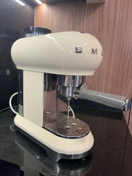 Máquina de café expresso da Smeg