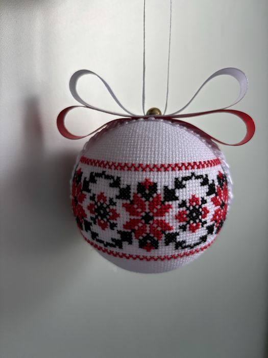 Вишиті новорічні іграшки / кулі з пінопласту