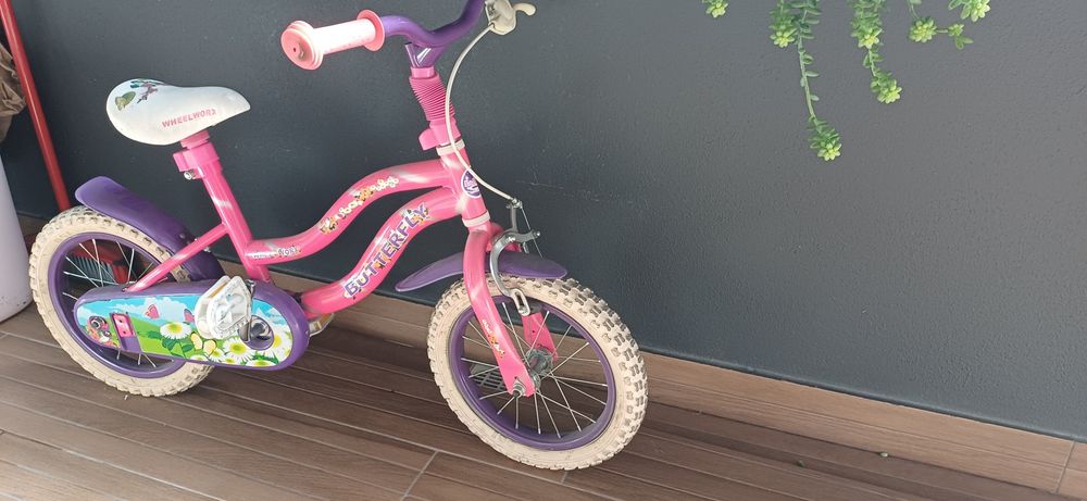 Bicicleta para menina em bom estado
