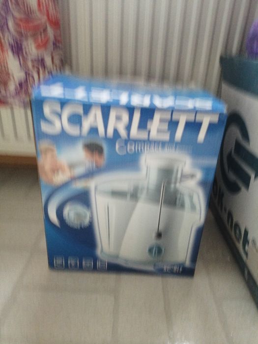 Соковыжымалка Scarlett SC-017