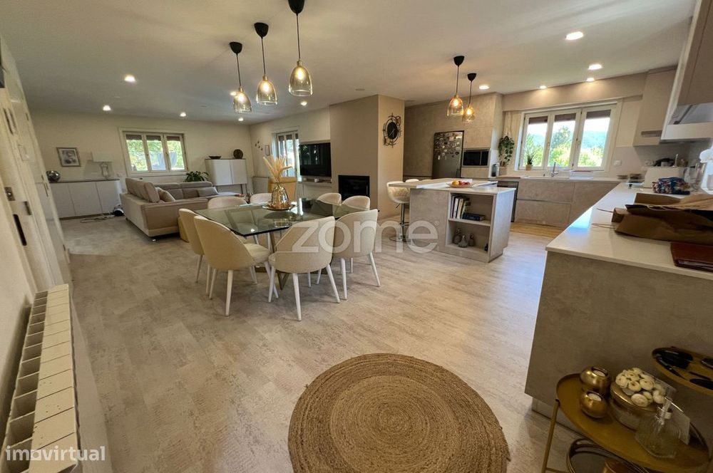 Moradia T4 com Espaço e Conforto com jardim e Garagem