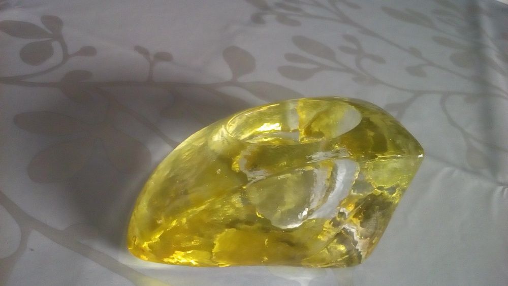 Em vidro colorido - Cinzeiro ou Castiçal? - quarto, sala, escritório