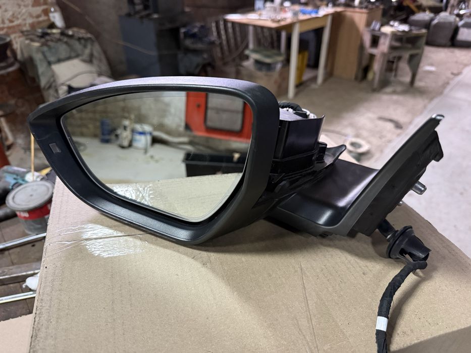 Дзеркало E-Tron Q8 2019р. USA