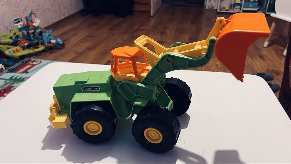 Детские игрушечные машинки