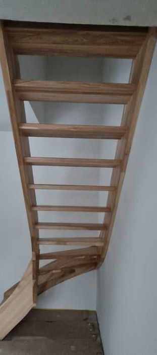 Schody drewniane pomiary wykonanie