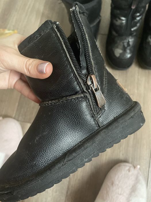 Віддам безкоштовно зимові сапожки 27-28 розмір