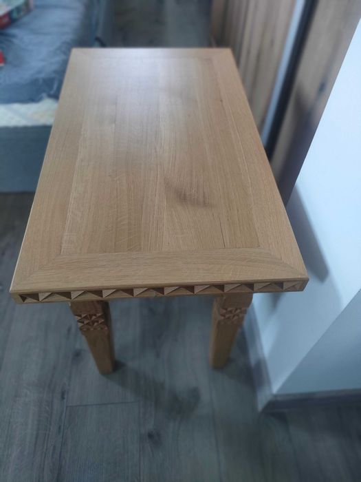 Sprzedam nowy dębowy stolik kawowy