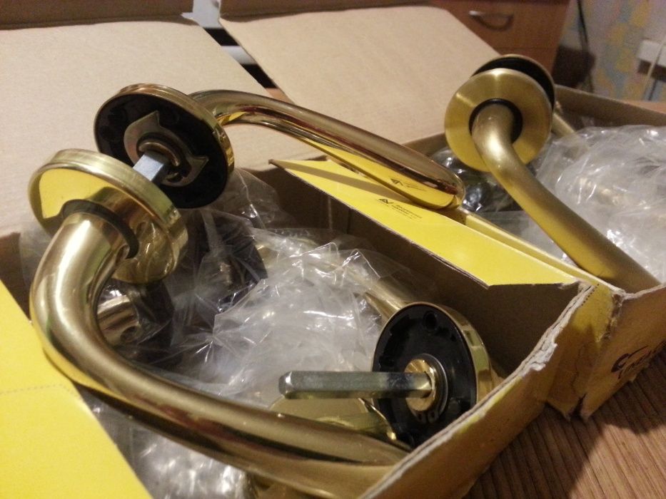 Ручки дверные(пара)Linea cali garda, полированная латунь,Италия ,новые