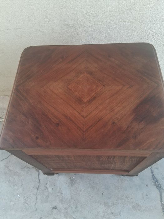 Mesa de cabeceira  estilo Queen Anne antiga