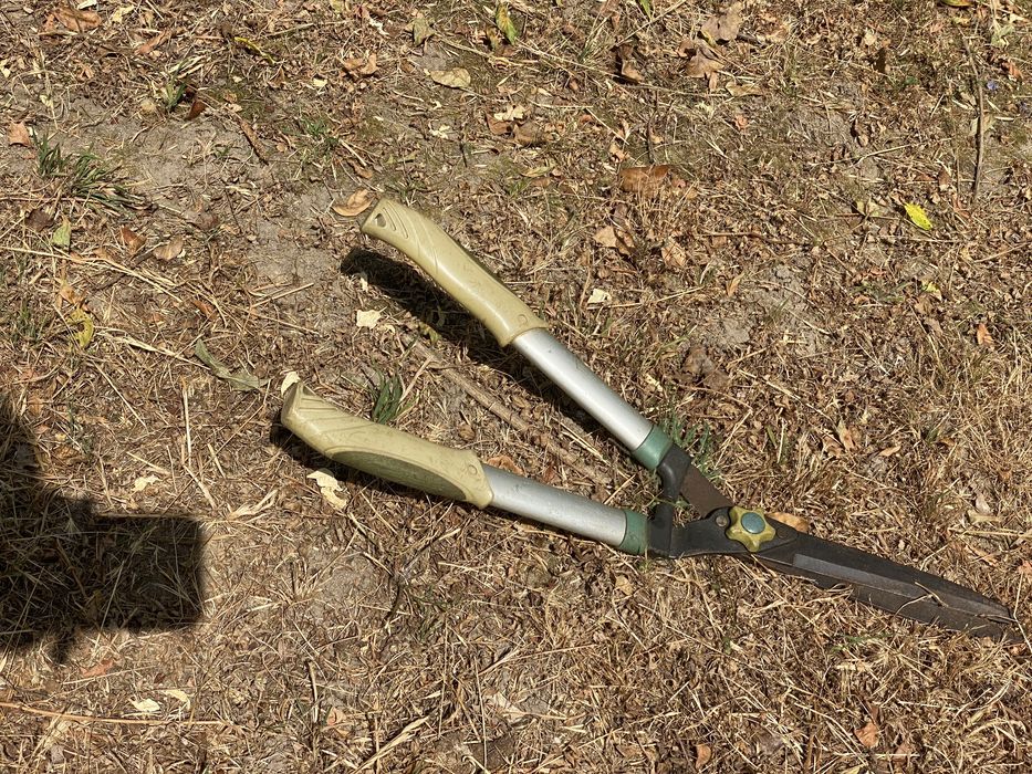 Tesoura para relva ou poda