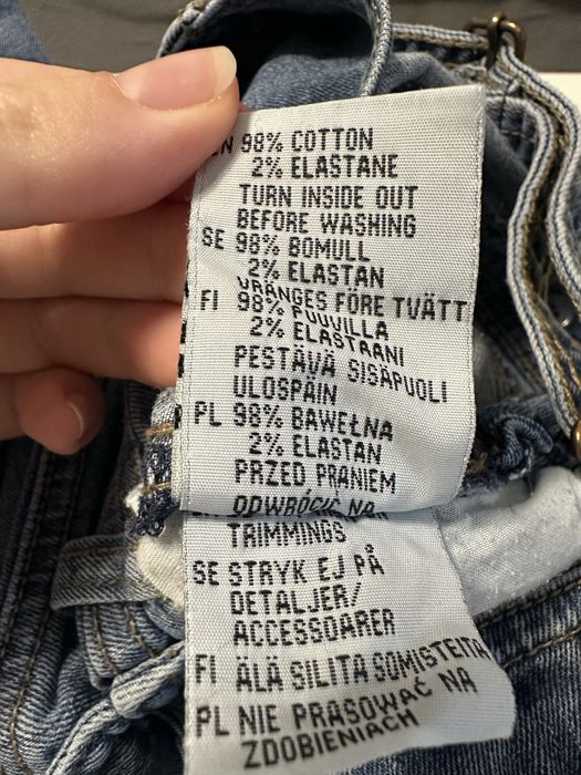 Jeansowe spodnie na szelkach / ogrodniczki Kappahl 122