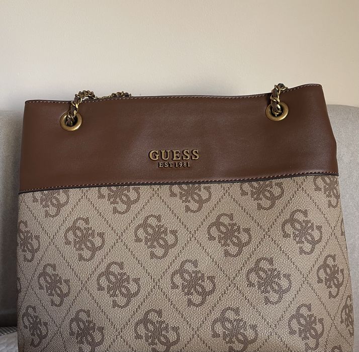 Torebka Guess z łańcuszkiem