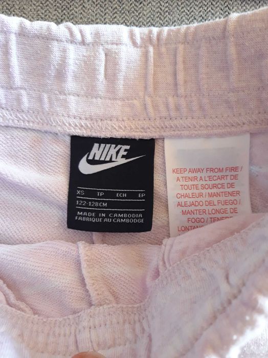 Conjunto Calções e top NIKE para menina