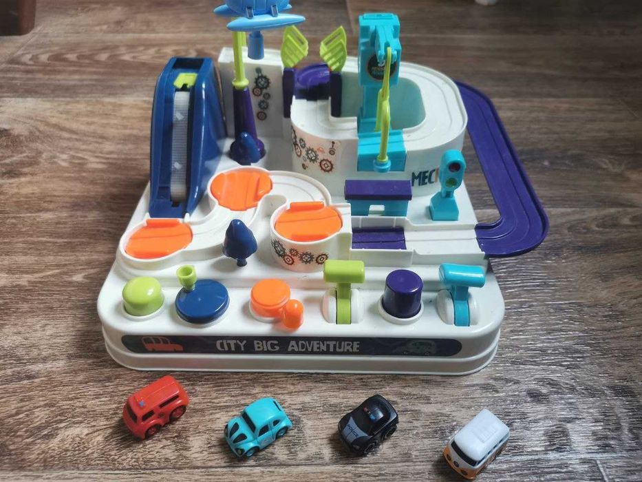 Трек з машинками T802A