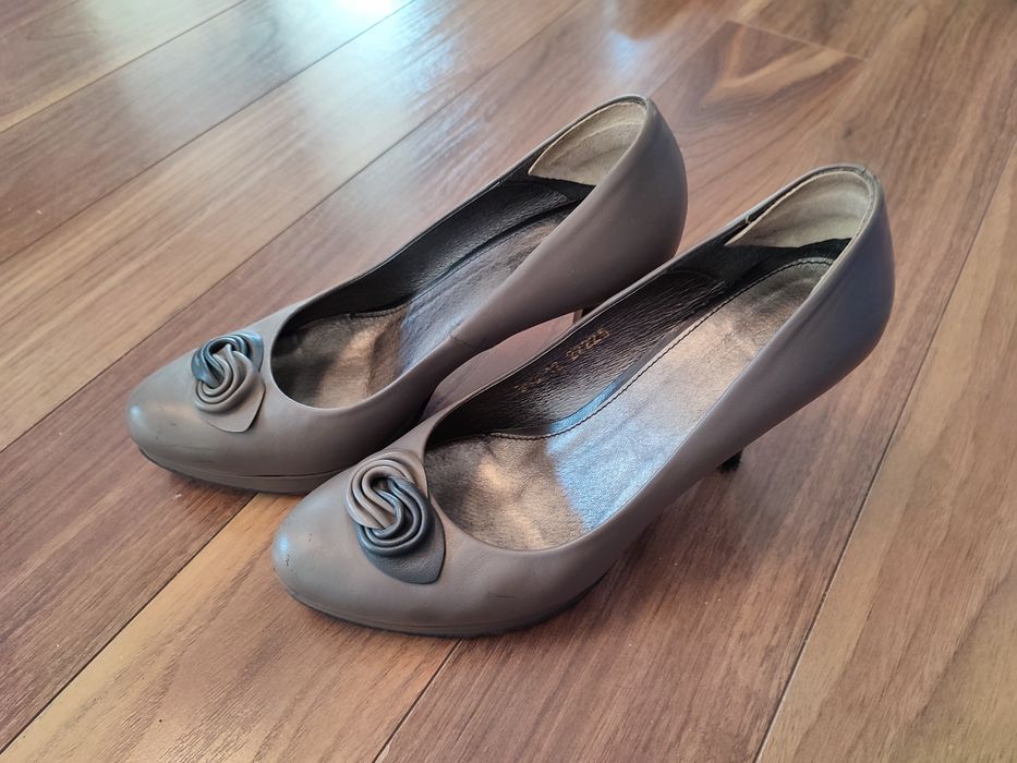 Buty czółenka szpilki skórzane r.39 eska