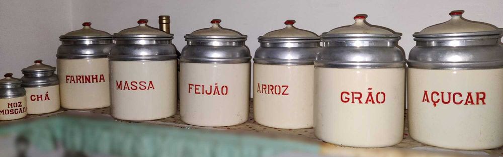 lata de esmalte e aluminio vintage