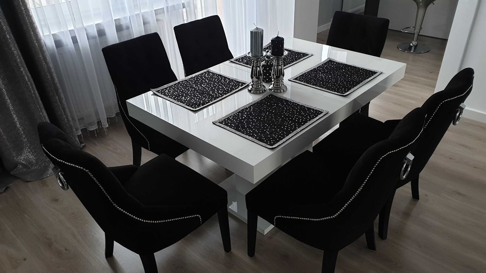 Krzesło nowoczesne pikowane chesterfield tapicerowane z kołatką