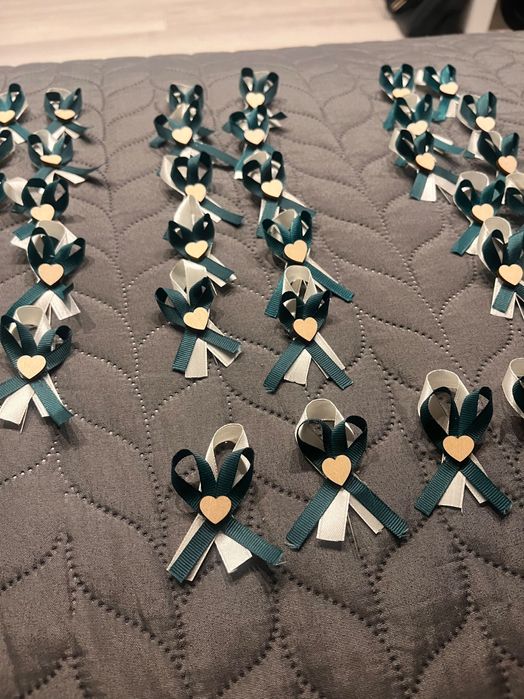 Kotyliony, przypinki weselne