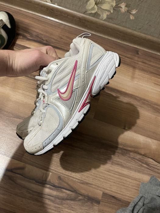 Продам жіночі кросівки nike