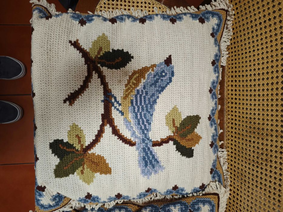 Almofadas em Arraiolos feitas à mão