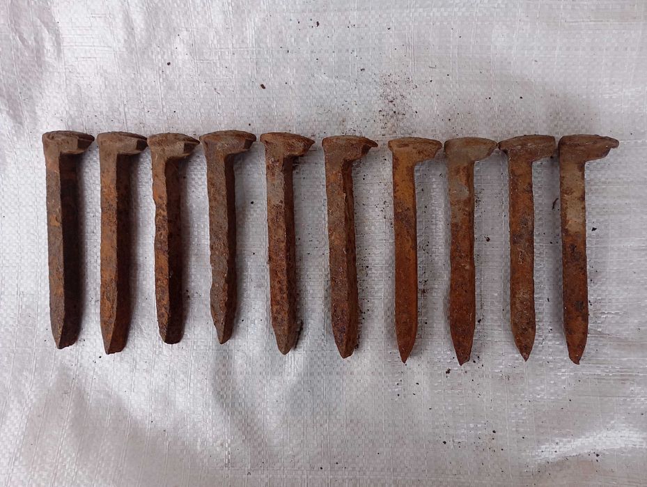 Костыли железнодорожные