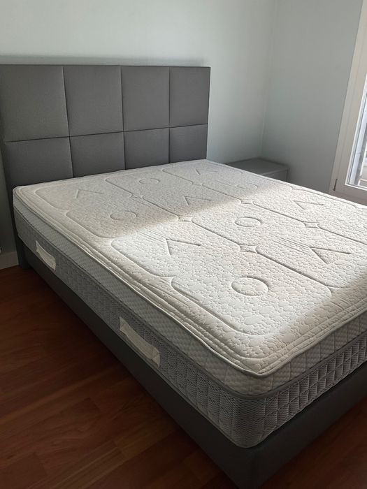 Cama de Casal estofada em courino