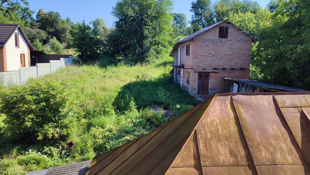 Продам двоповерховий будинок в центрі Літина, 31 сот. світло газ