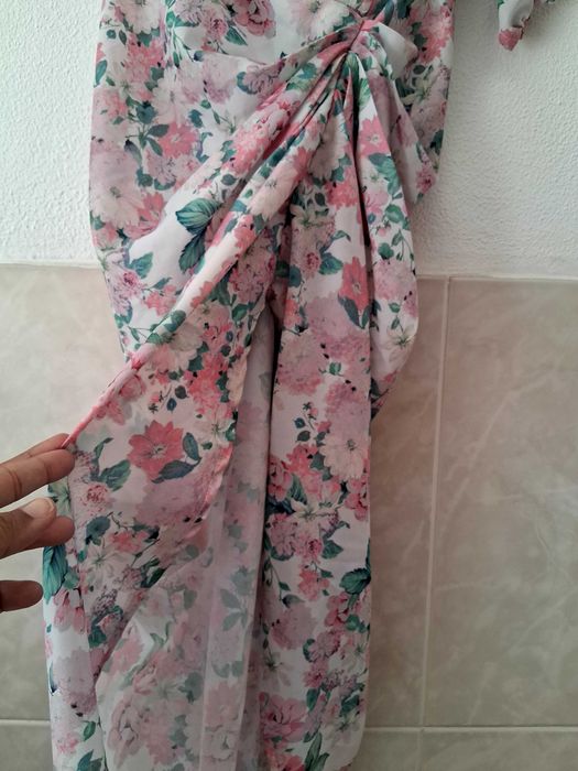 Vestido Only Polly e vestido Prettylittlething.