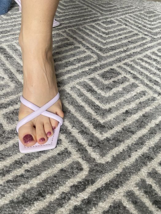 Klapki Guess rozmiar 38