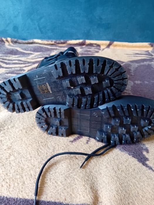 Buty czarne na wysokiej podeszwie