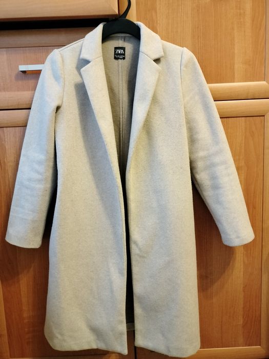 Kremowy sweter Zara 36