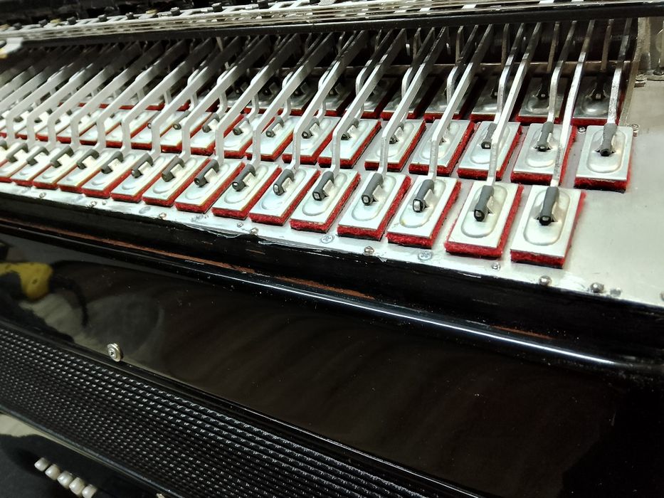 Аккордеон, ремонт. Баян ,настройка.