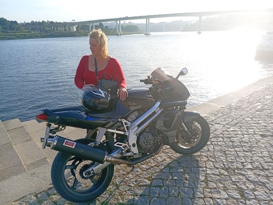 Aprilia falcon 1000 2004