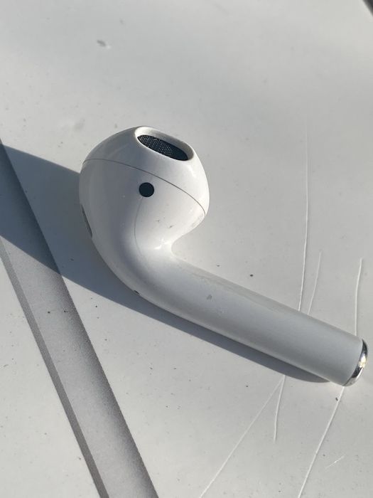 Продам навушник один правий airpods 1 оригінал