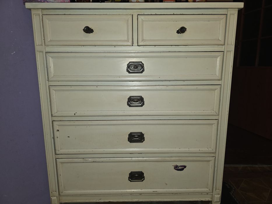 Sprzedam komodę,mały stolik to co na zdjęciach