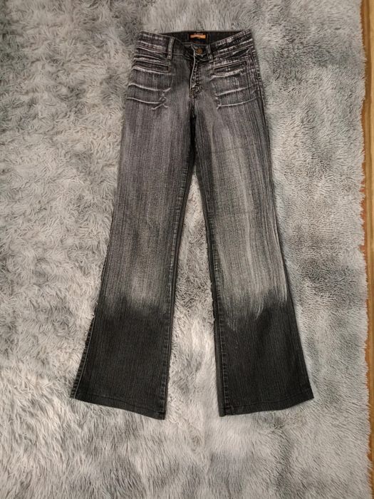 Jeansy dzwony damskie modne