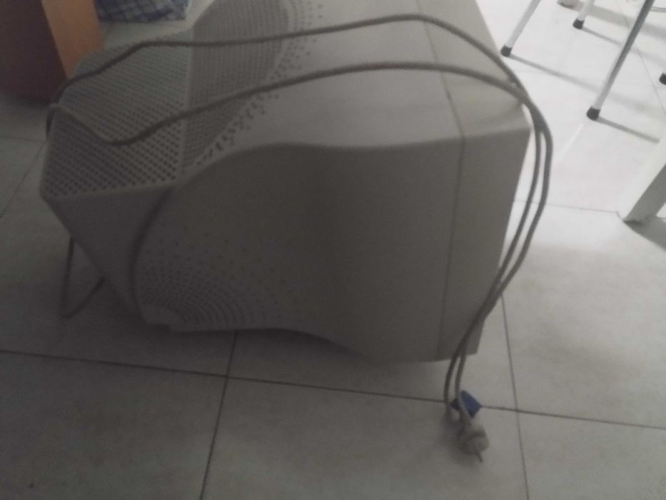 Monitor CRT 19" Samtron 96BDF DynaFlat para Jogos Retro / PC Antigo