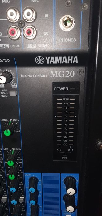 Mesa de mistura profissional para instrumentos  musicais.