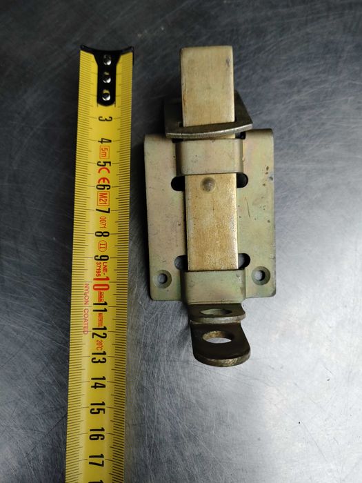 засов для дверей