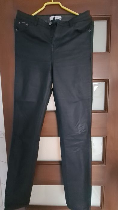 Woskowane spodnie rurki