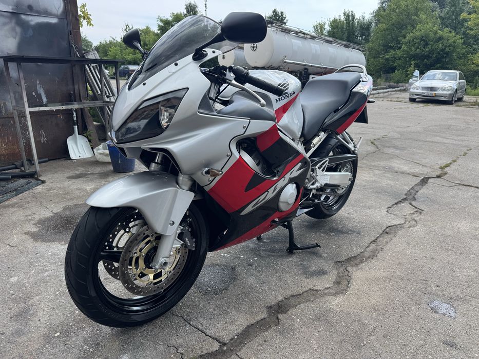 Продам мотоцикл HONDA CBR F4i