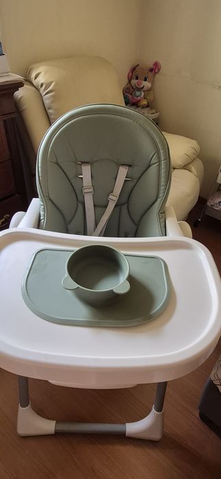 Cadeira de refeição com prato