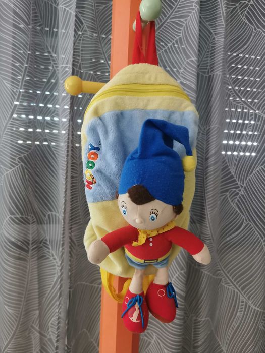 Brinquedos e mobiliário de criança